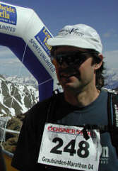 Im Ziel des Bündner Marathons 2004 in knapp fast 3000 m Höhe